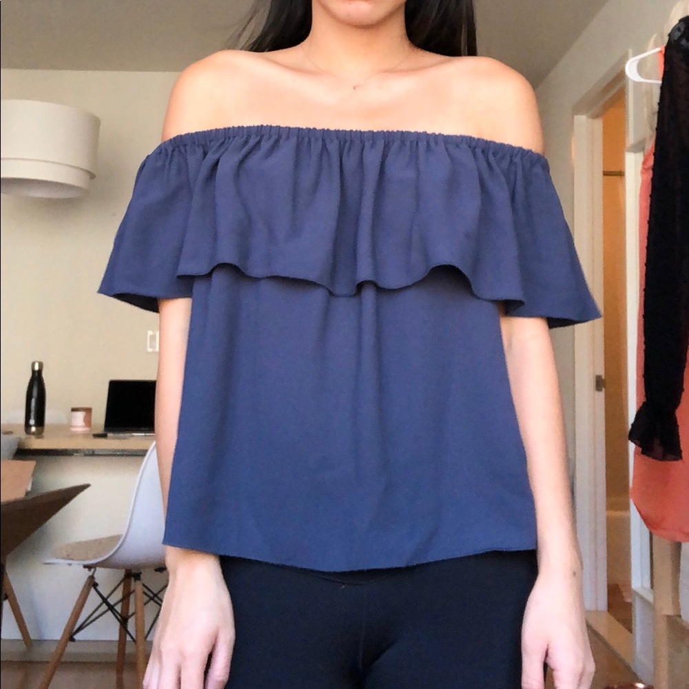 Aritzia Wilfred Off the Shoulder Promener Top